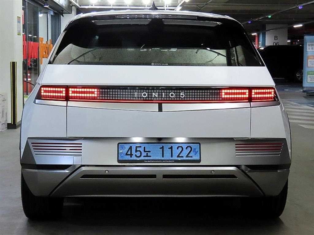 HYUNDAI Ioniq 5 - Vista 5