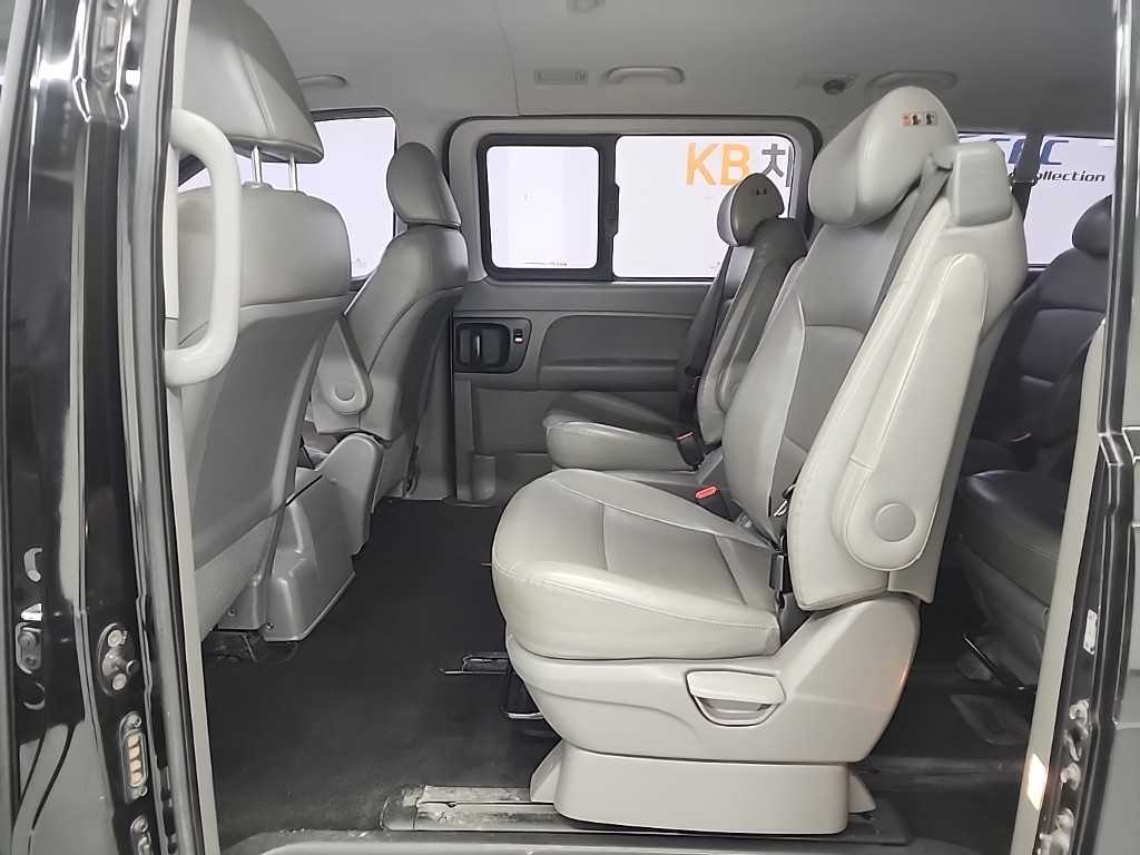 HYUNDAI Starex - Vista 12