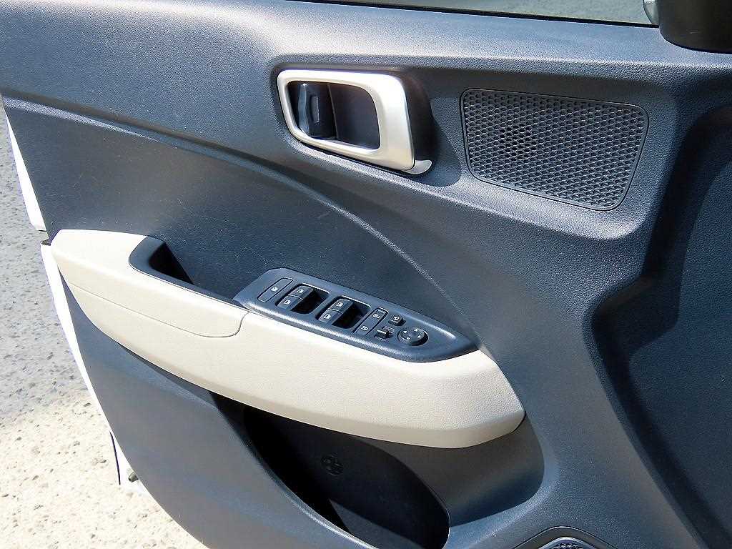 HYUNDAI Venue - Vista 11