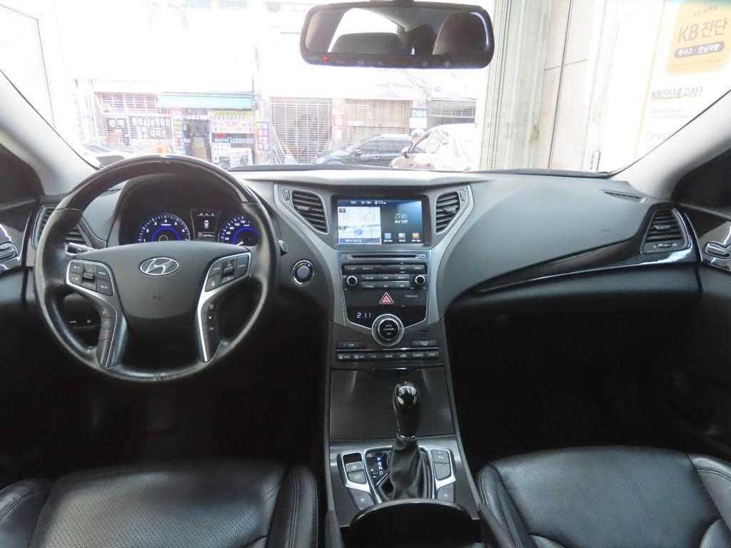 HYUNDAI Grandeur - Vista 7
