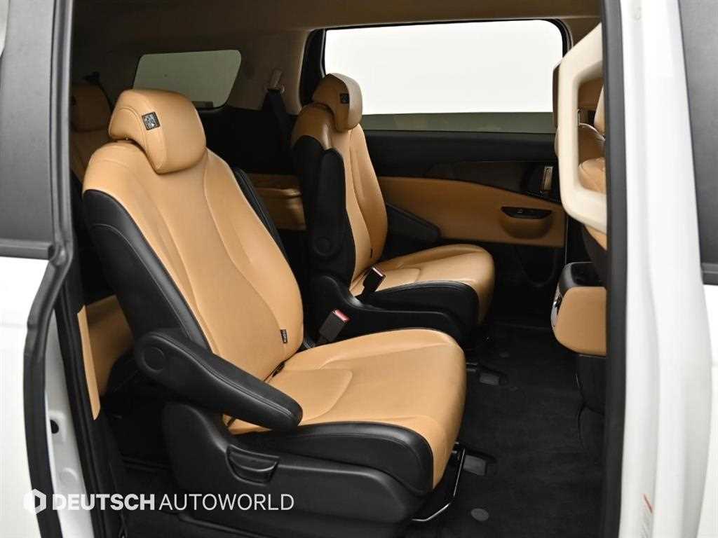 KIA Carnival - Vista 12