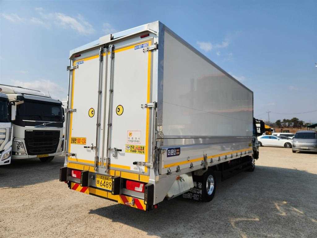 medium and large cargo truck - Vista 8