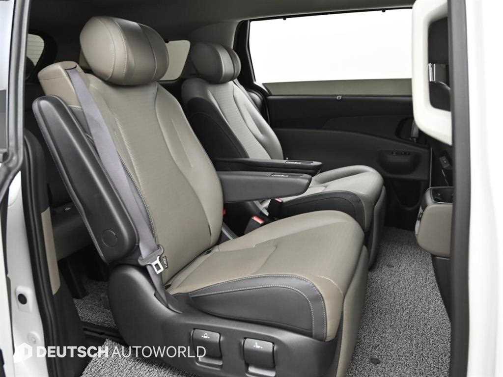 KIA Carnival - Vista 12