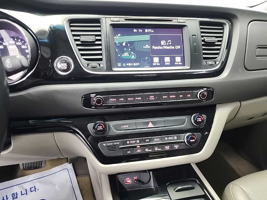 KIA Carnival - Vista 10