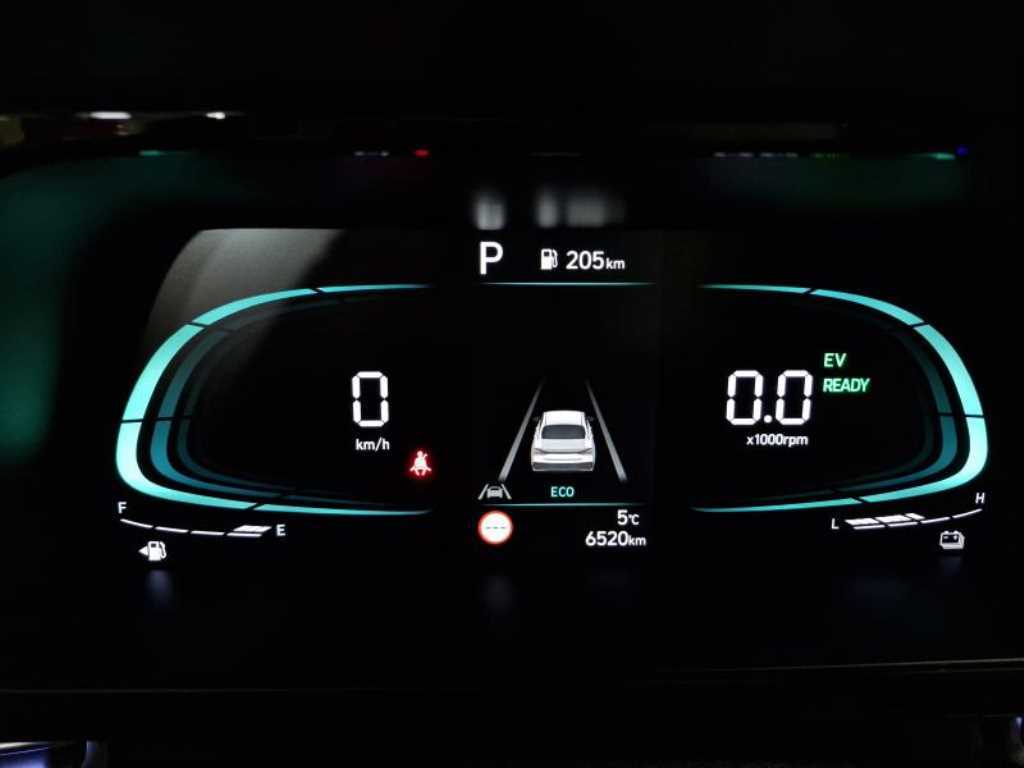 HYUNDAI Avante - Vista 9