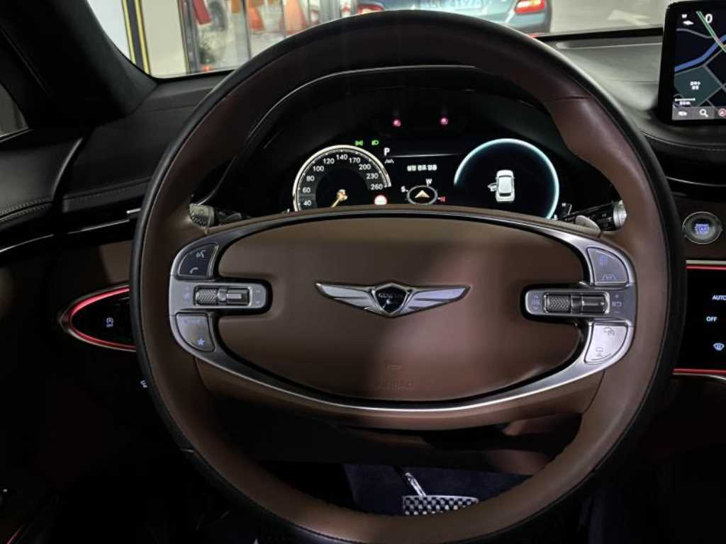 Genesis GV70 - Vista 8