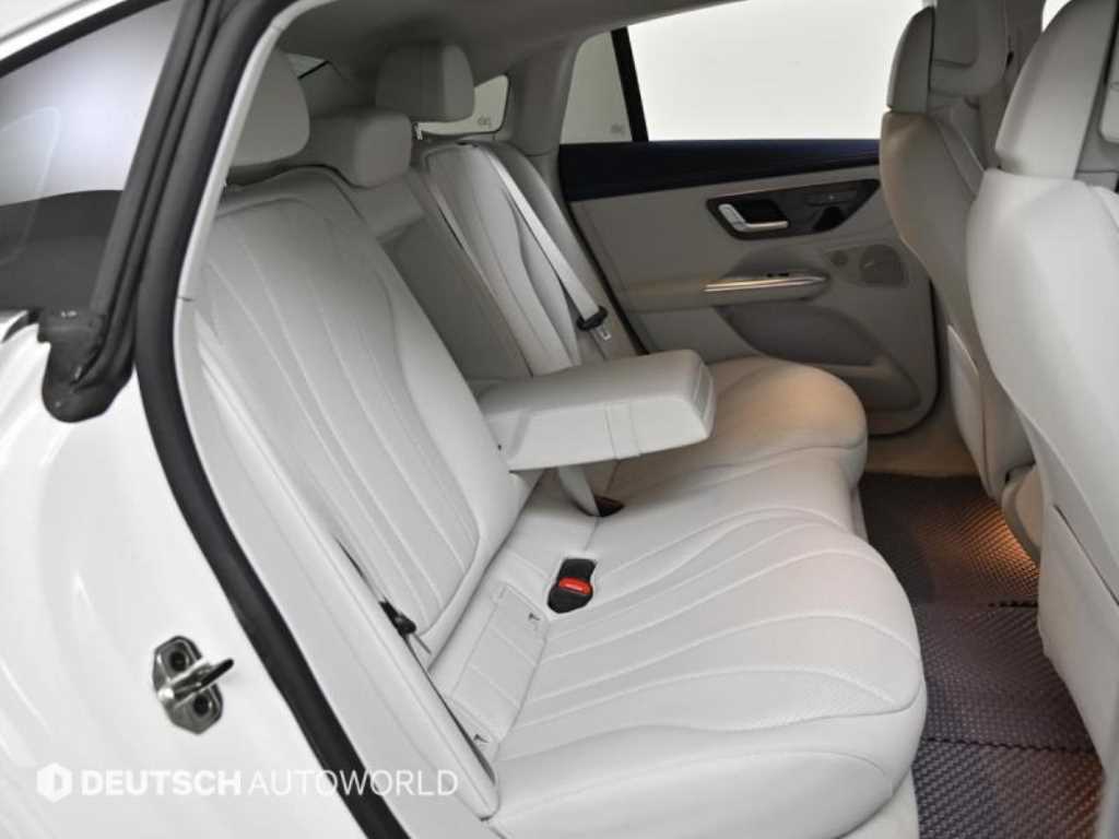 Mercedes Benz EQE - Vista 11