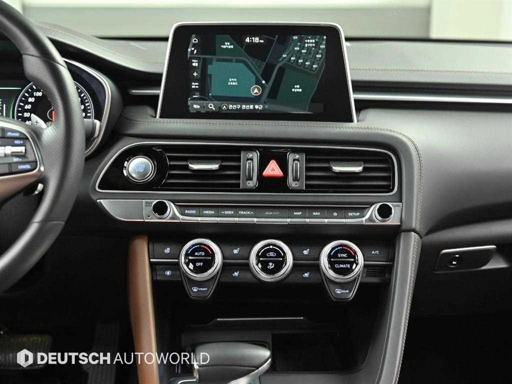 Genesis G70 - Vista 10