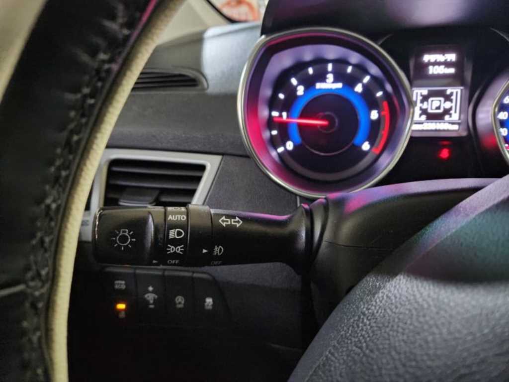 HYUNDAI Avante - Vista 10