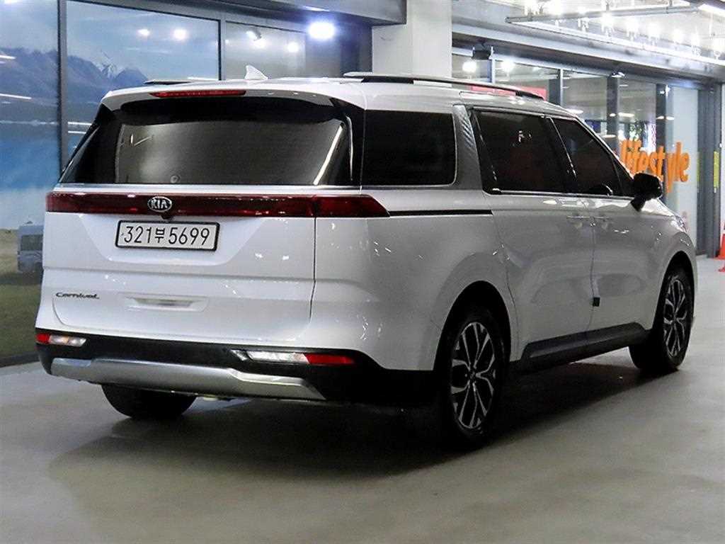 KIA Carnival - Vista 4
