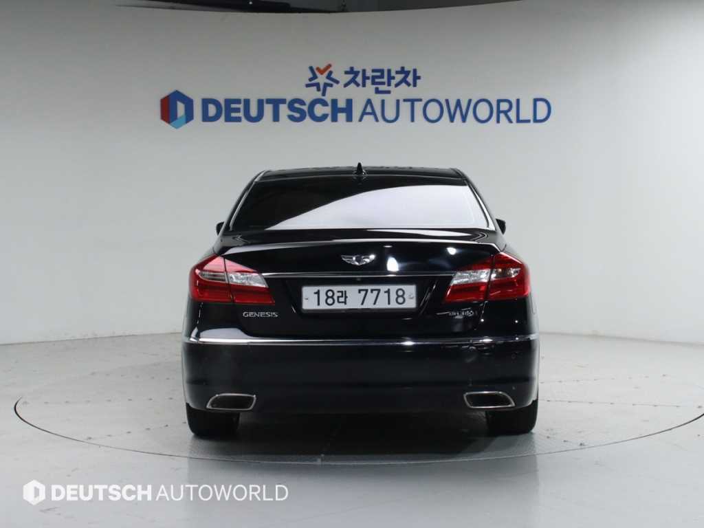 HYUNDAI Genesis - Vista 4