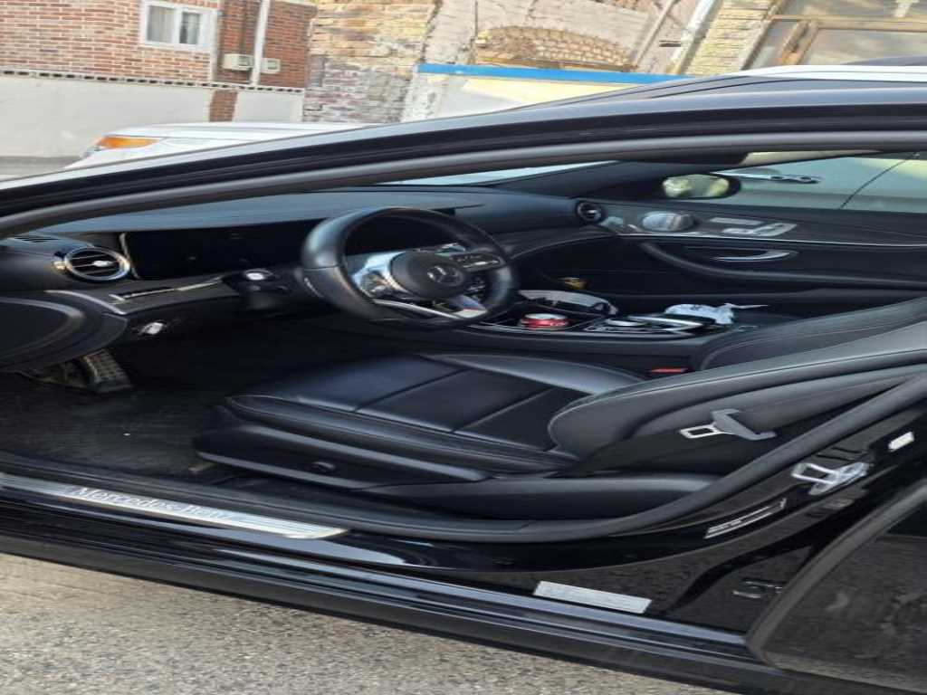 Mercedes Benz E class - Vista 4