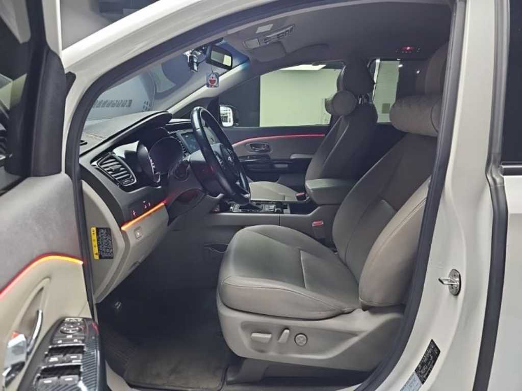 KIA Carnival - Vista 6