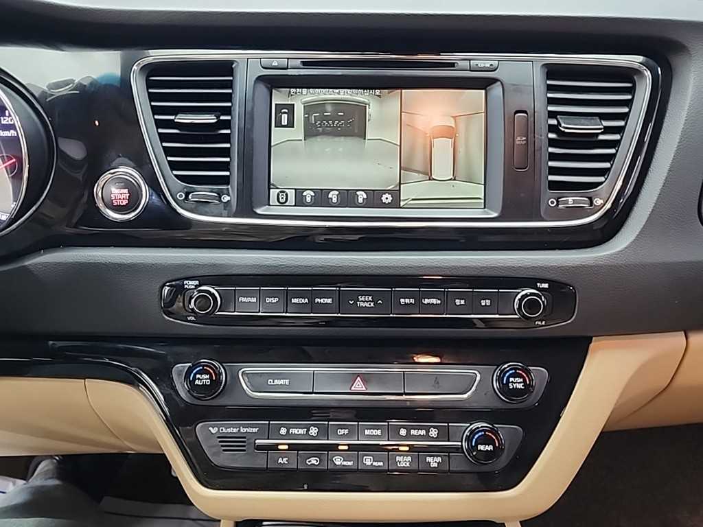 KIA Carnival - Vista 10