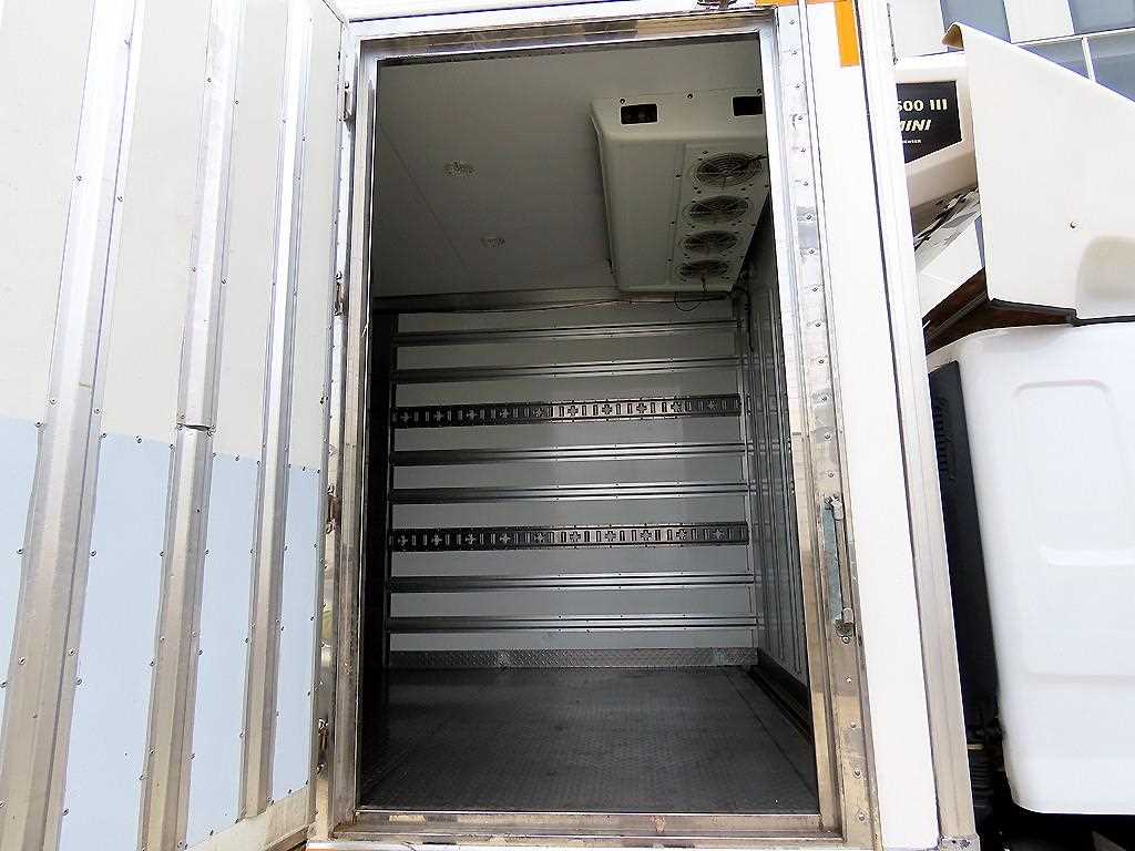 medium and large cargo truck - Vista 3