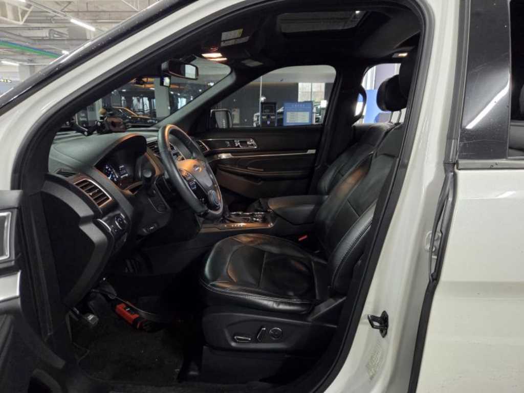 Ford Explorer - Vista 10