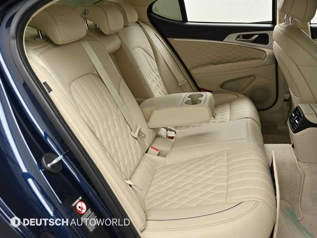 Genesis G70 - Vista 12