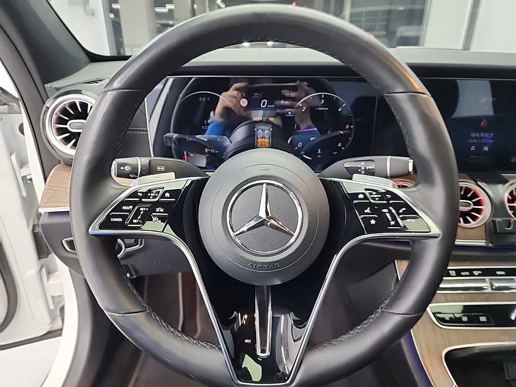 Mercedes Benz E class - Vista 10