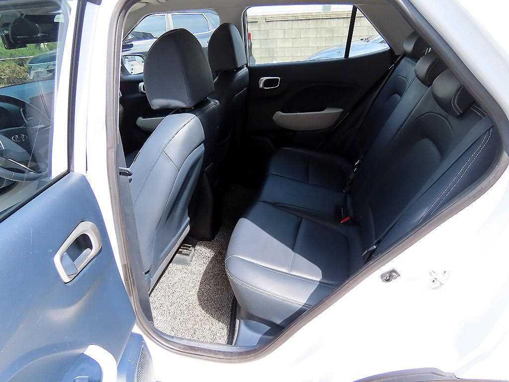 HYUNDAI Venue - Vista 6