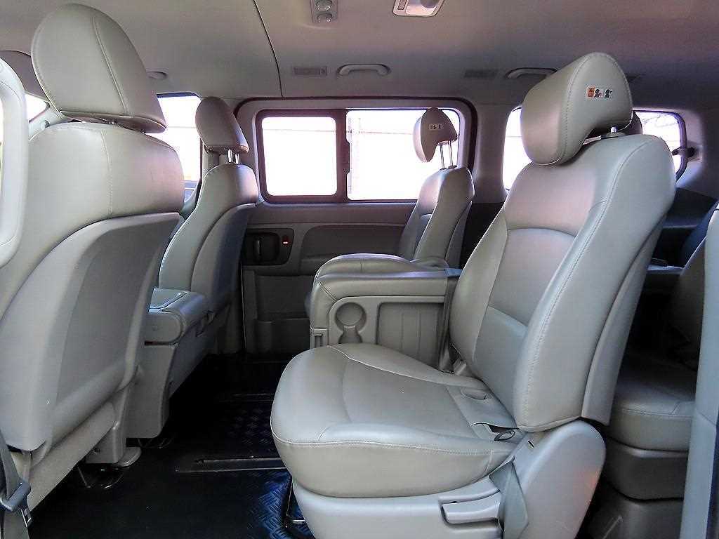 HYUNDAI Starex - Vista 6