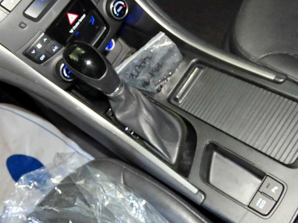 HYUNDAI Sonata - Vista 12