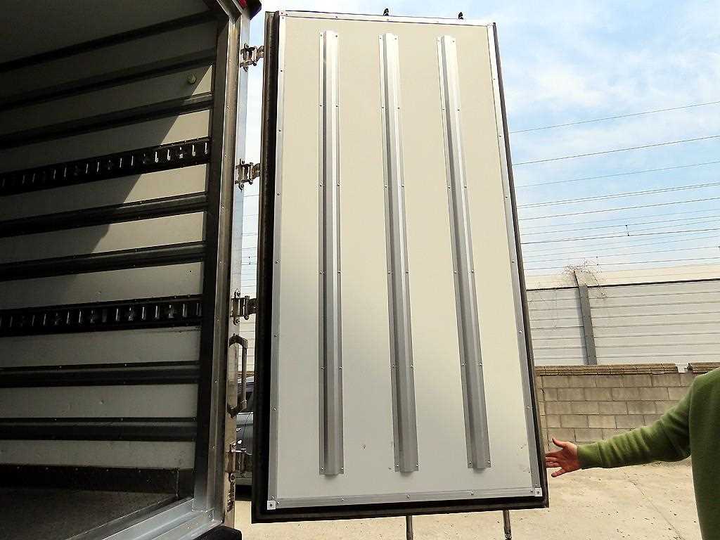 medium and large cargo truck - Vista 5