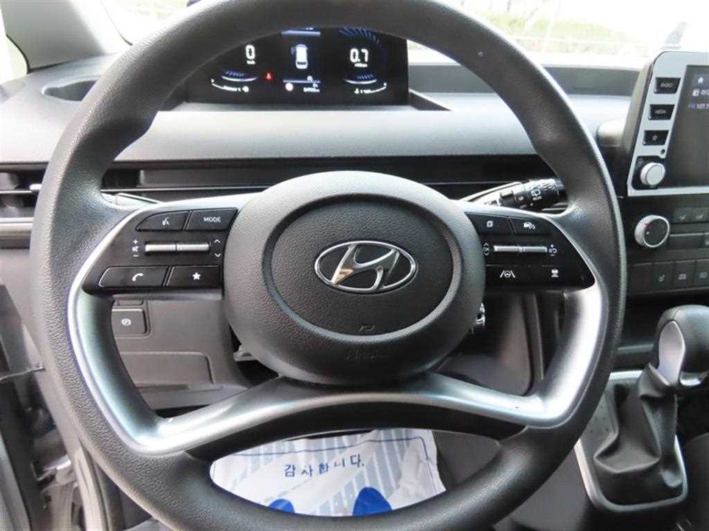 HYUNDAI Staria - Vista 10