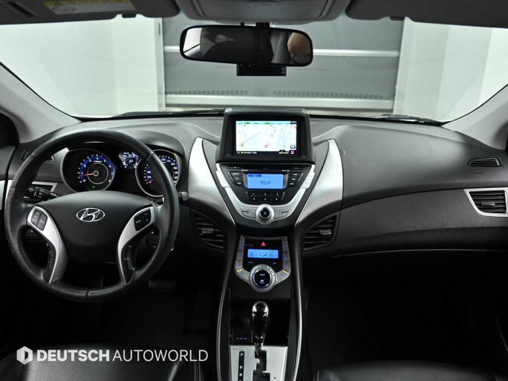 HYUNDAI Avante - Vista 7