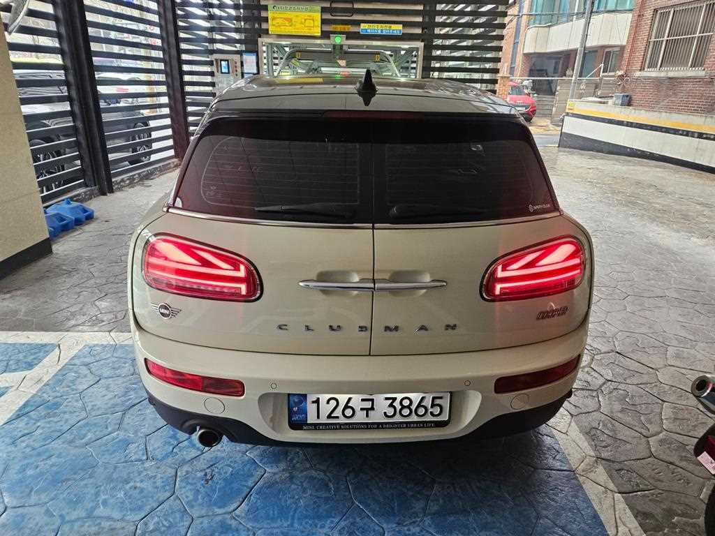 Mini Clubman - Vista 4