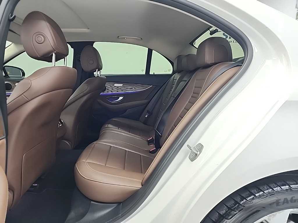 Mercedes Benz E class - Vista 11