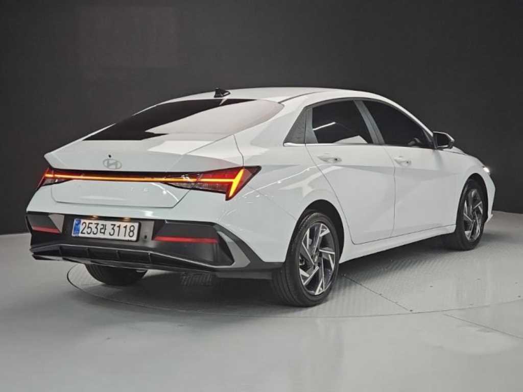 HYUNDAI Avante - Vista 4