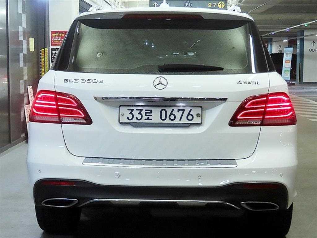Mercedes Benz GLE Class - Vista 5