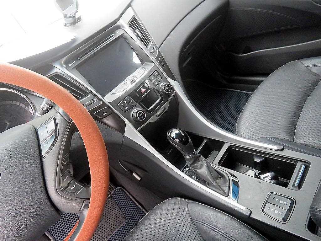 HYUNDAI Sonata - Vista 12