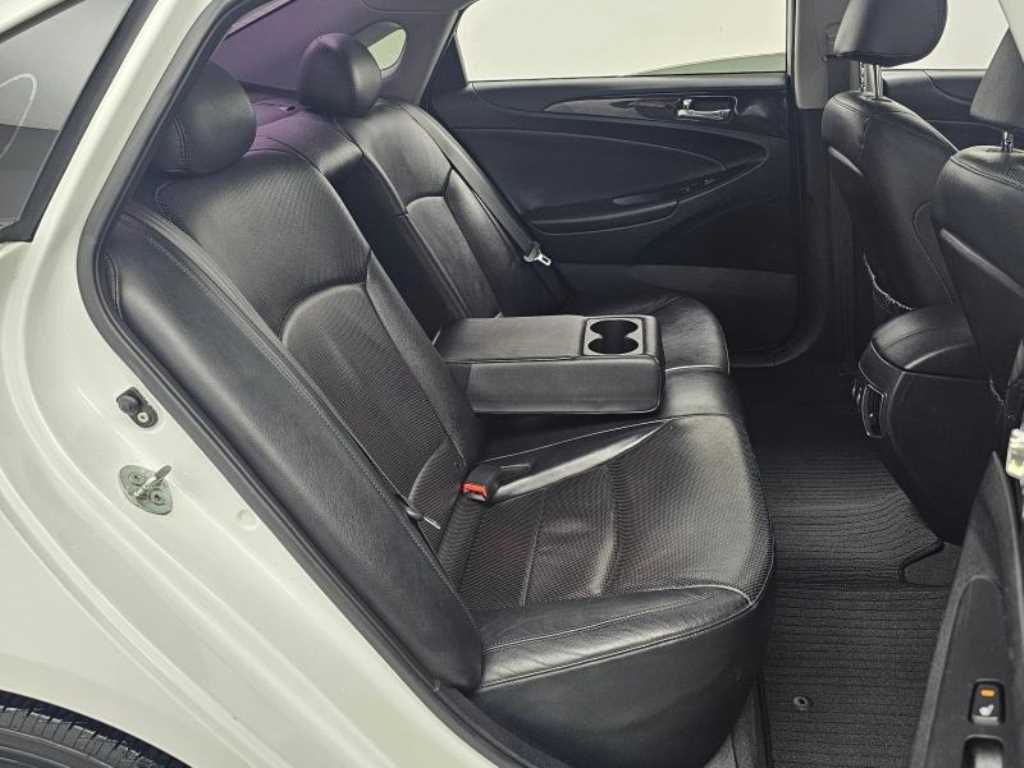 HYUNDAI Sonata - Vista 12