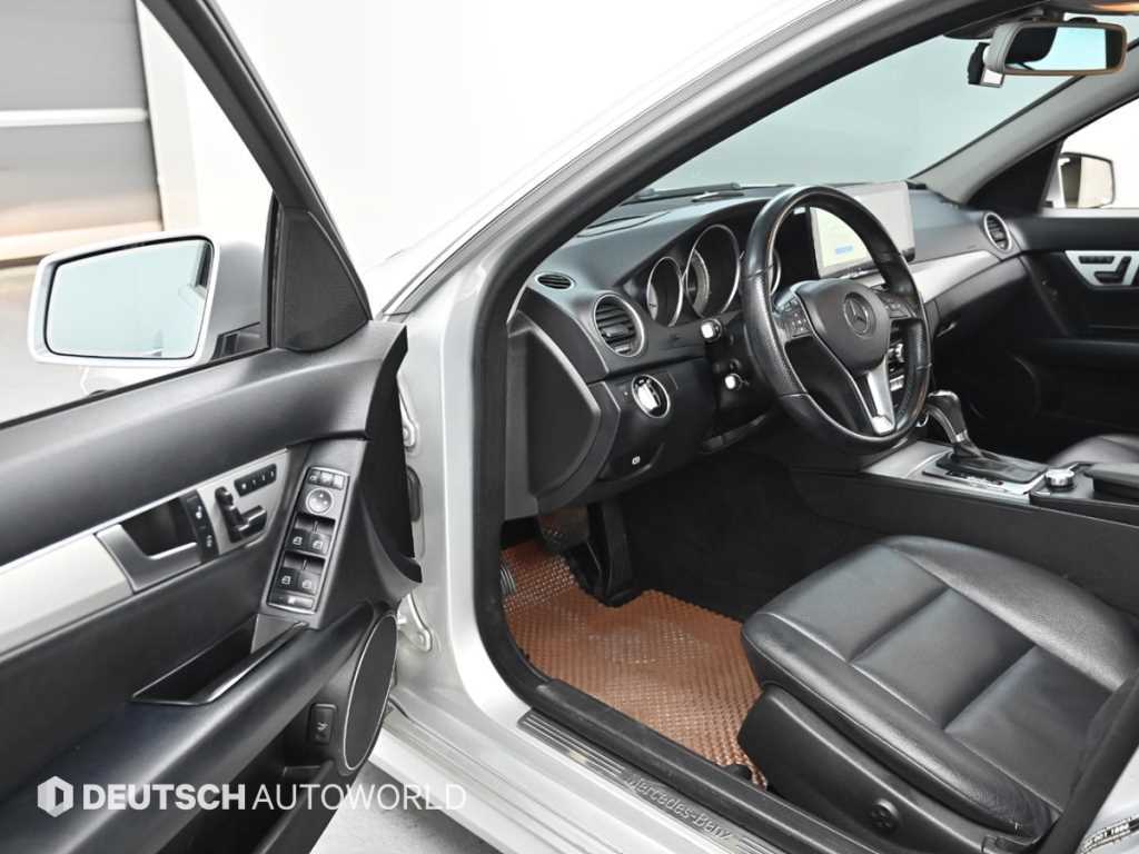 Mercedes Benz C Class - Vista 11