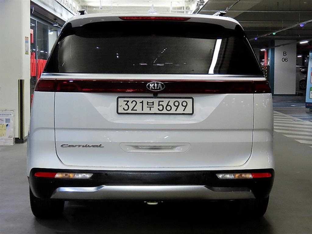 KIA Carnival - Vista 5