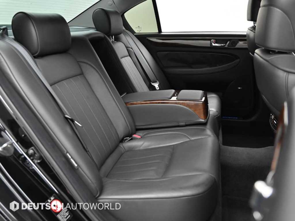 HYUNDAI Genesis - Vista 12