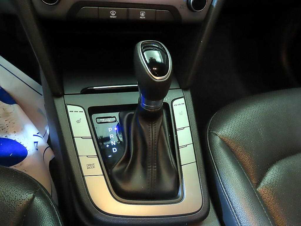 HYUNDAI Avante - Vista 12