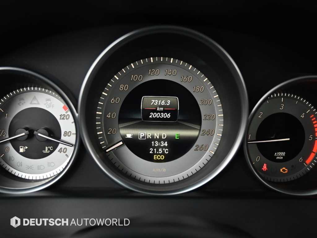 Mercedes Benz C Class - Vista 8