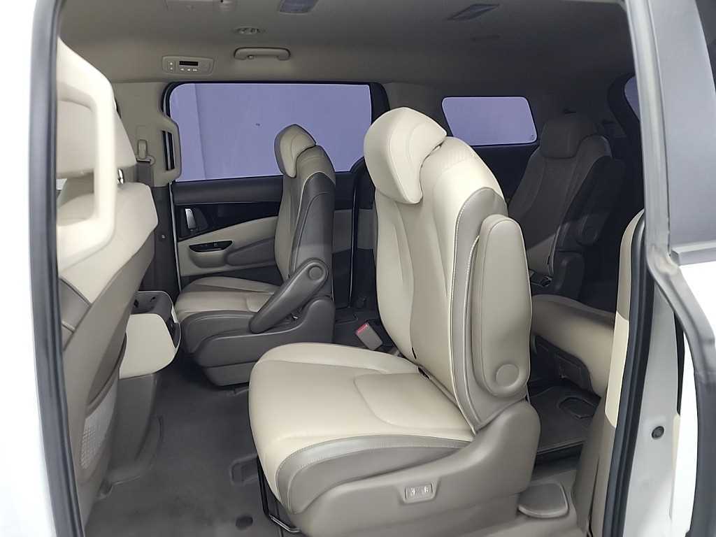 KIA Carnival - Vista 12