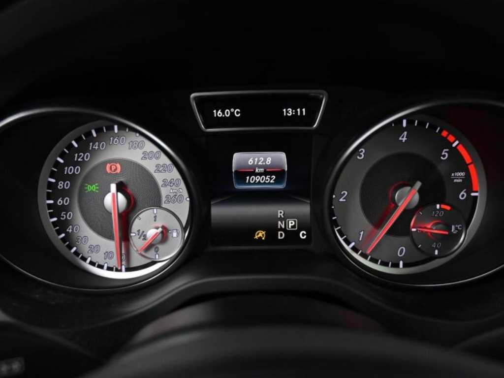 Mercedes Benz GLA Class - Vista 8