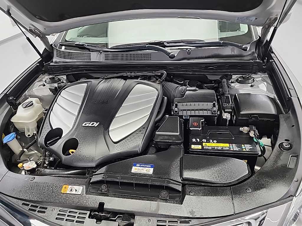 HYUNDAI Grandeur - Vista 5