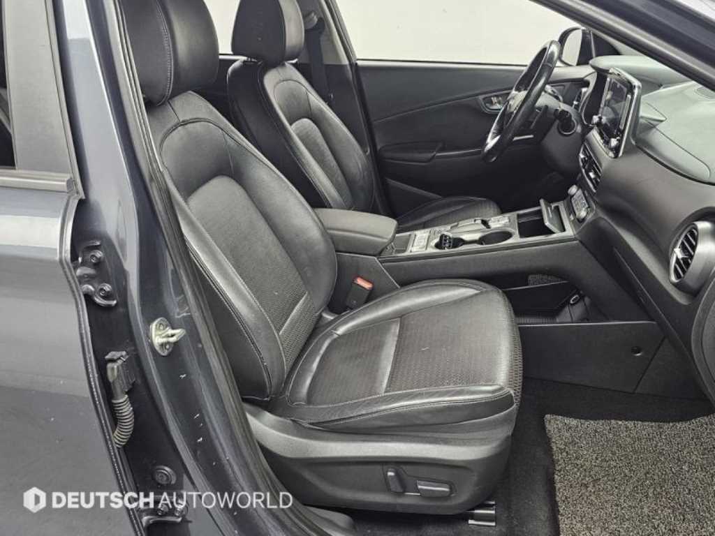 HYUNDAI Kona - Vista 10