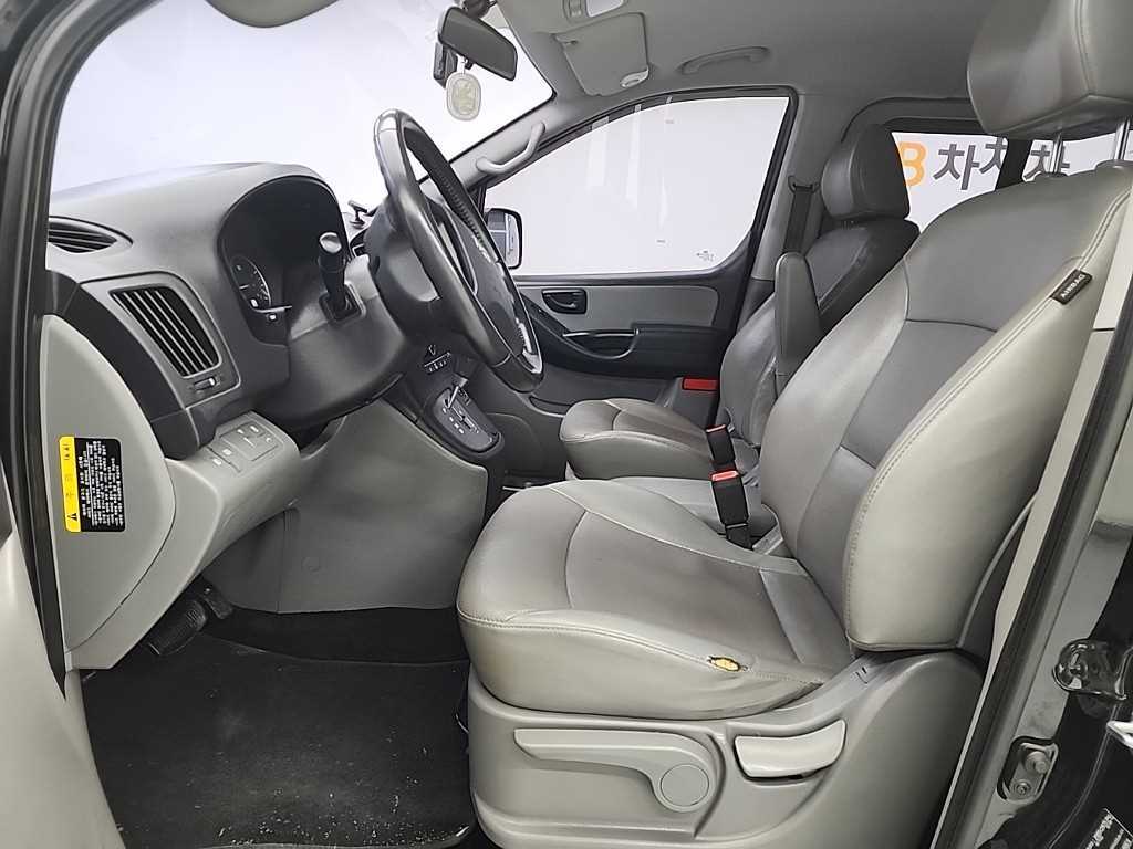 HYUNDAI Starex - Vista 11