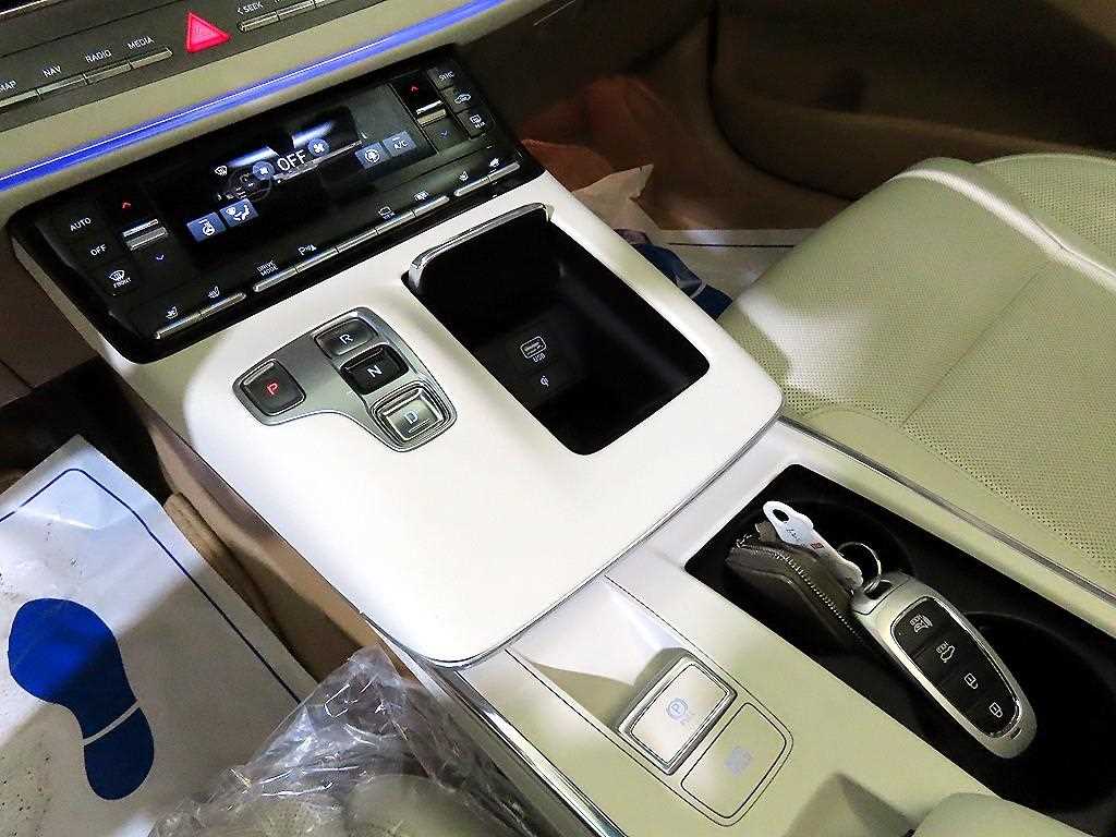 HYUNDAI Grandeur - Vista 12