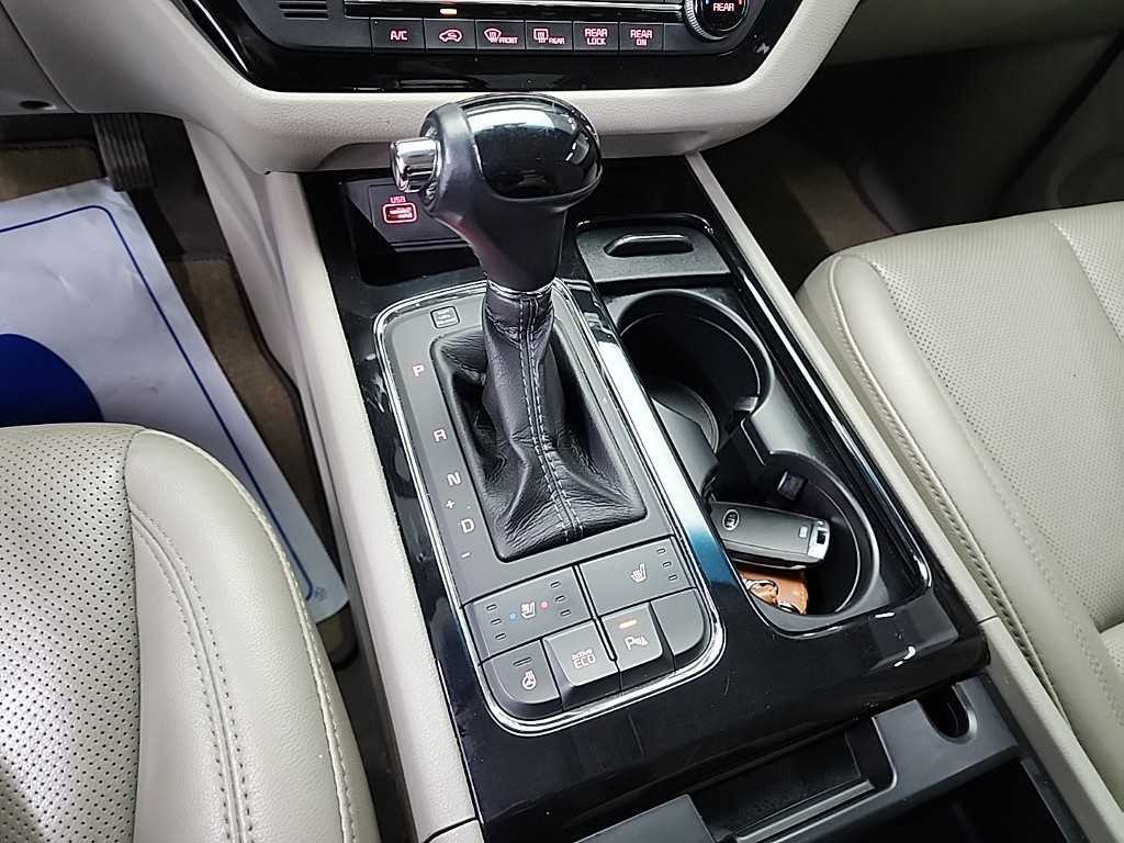 KIA Carnival - Vista 8