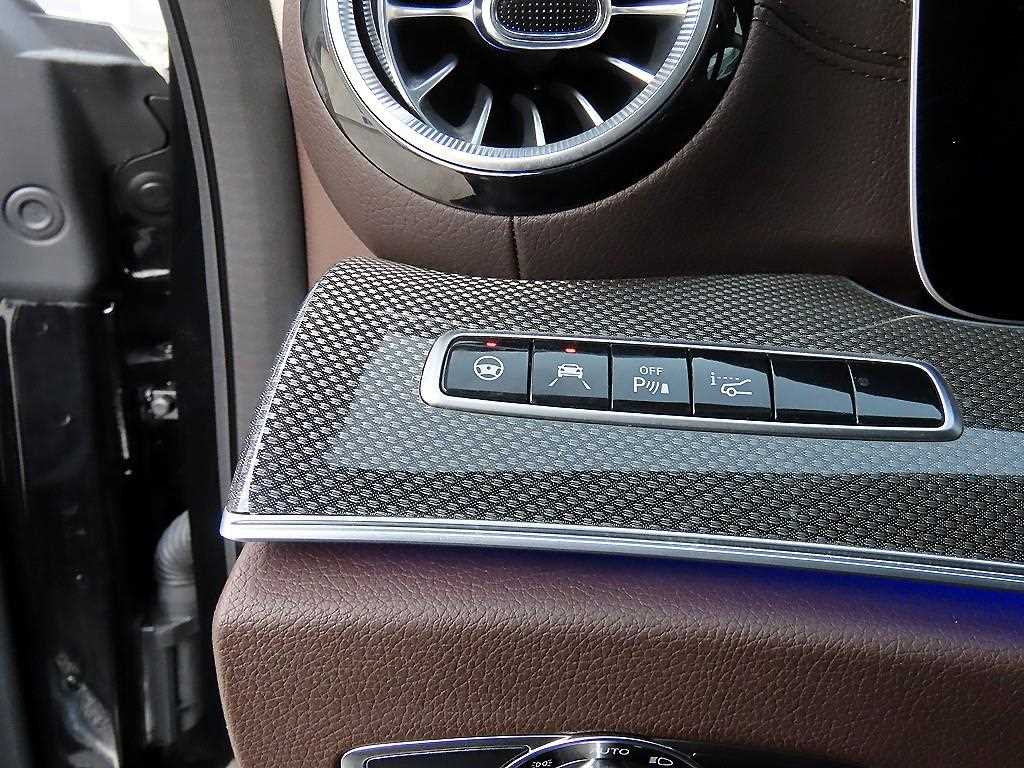 Mercedes Benz CLS Class - Vista 12