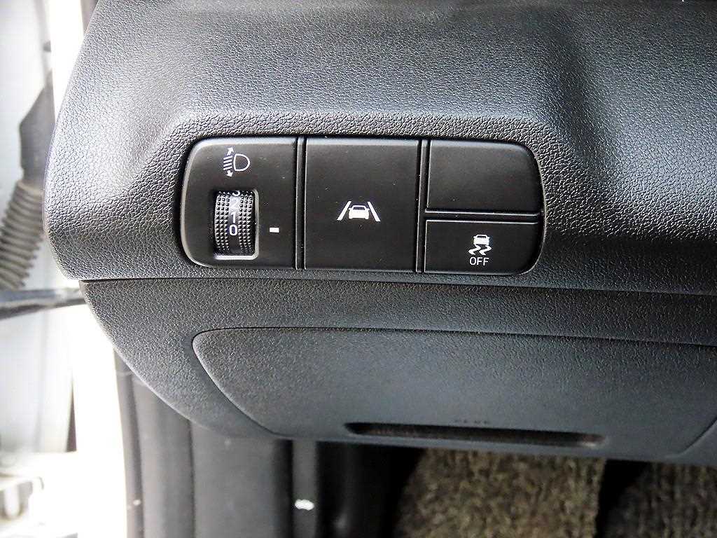 HYUNDAI Avante - Vista 12