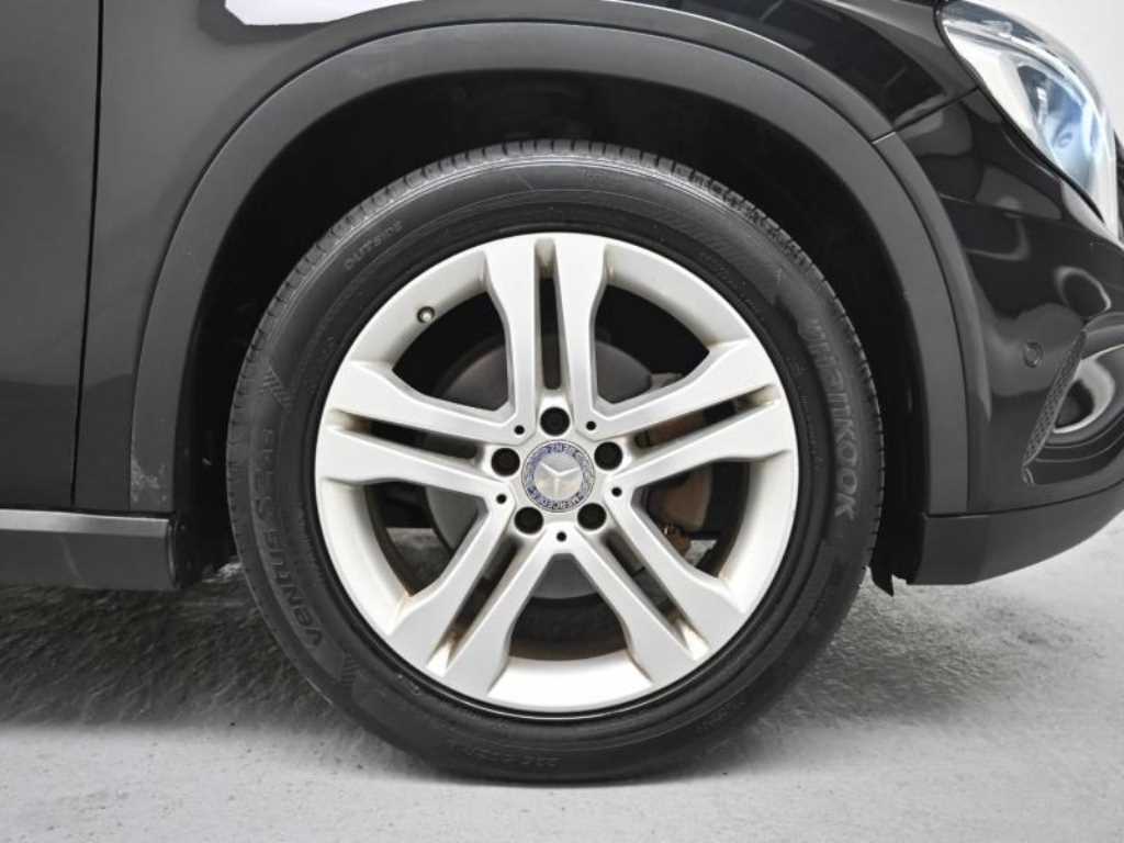 Mercedes Benz GLA Class - Vista 5