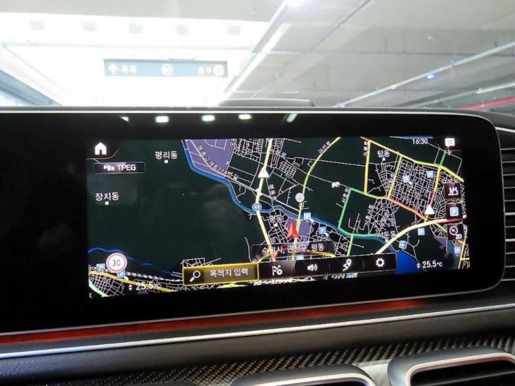 Mercedes Benz GLE Class - Vista 12